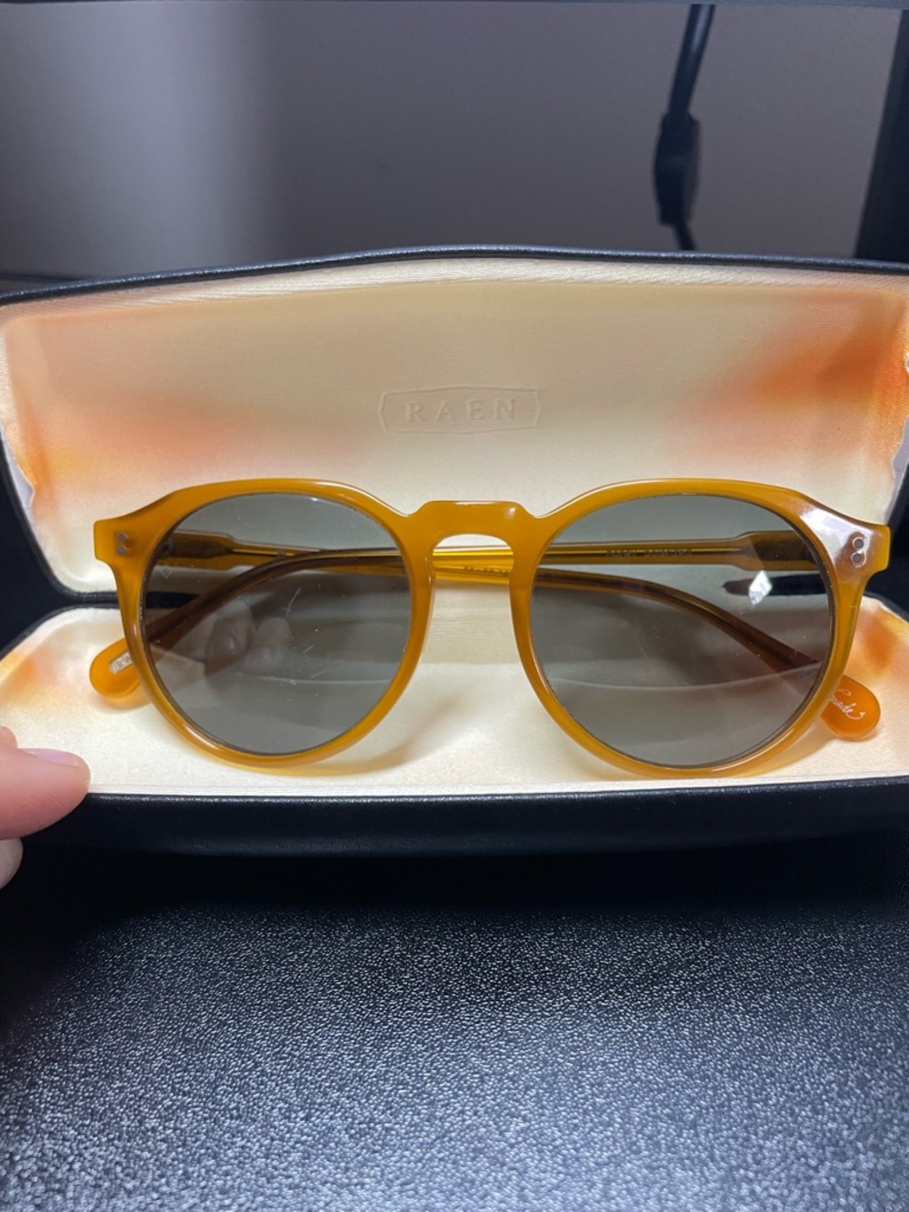 RAEN Men’s Round Sunglasses - Honey frame, green polarized Lenses